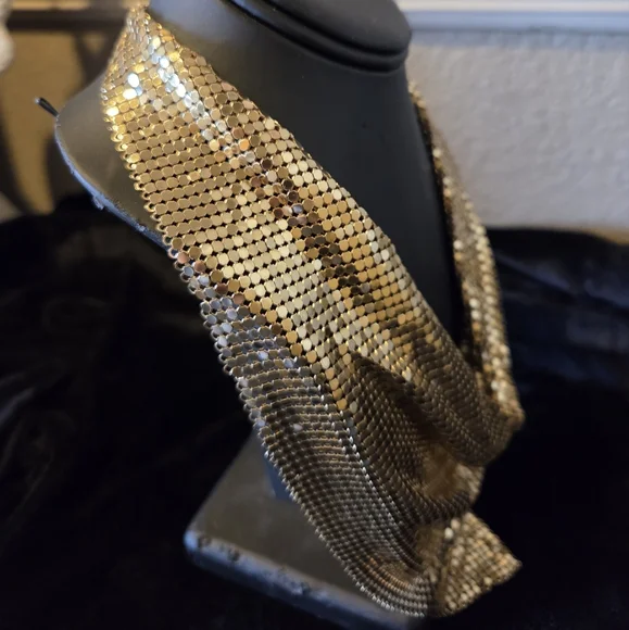 Vintage 1970's Whiting & Davis Gold Mesh Bib Scarf Necklace - Picture 4 of 8